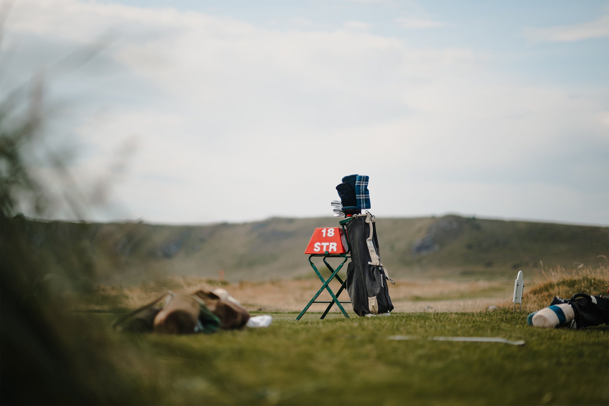 Hero banner of Fyfe Golf bag at Elie Golf Course – A wide-angle shot featuring a Fyfe Golf  MacKenzie golf bag and Fyfe Golf headcovers set against the scenic landscape of Elie Golf Course, showcasing the bag’s elegant design and premium materials, with the beautiful coastal backdrop adding to the timeless golfing experience.